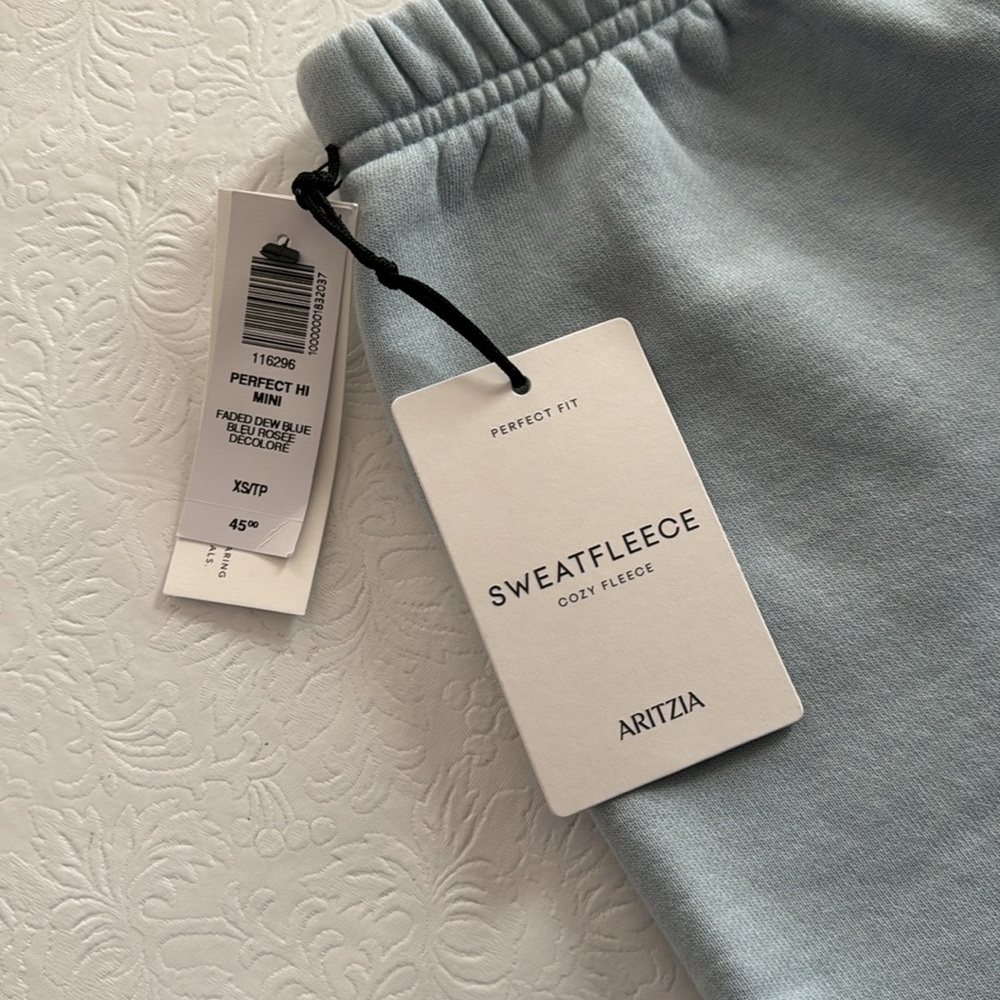 NWT Aritzia Cozy Fleece Perfect Hi-Rise Mini Sweatshort - Picture 2 of 5
